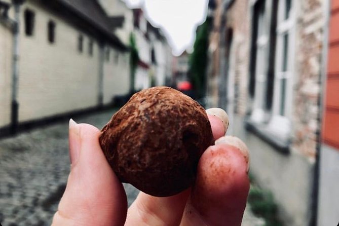 Ghent Small-Group Chocolate Tour With Local Guide - Tasting Ghents Artisanal Chocolate Delights