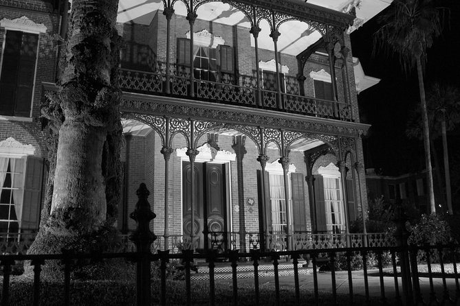 Ghost On the Strand Ghost Tour - Tremont Houses Ghostly Encounters