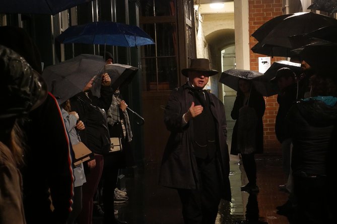 Ghost Tour of London - Relaxed Group Experience