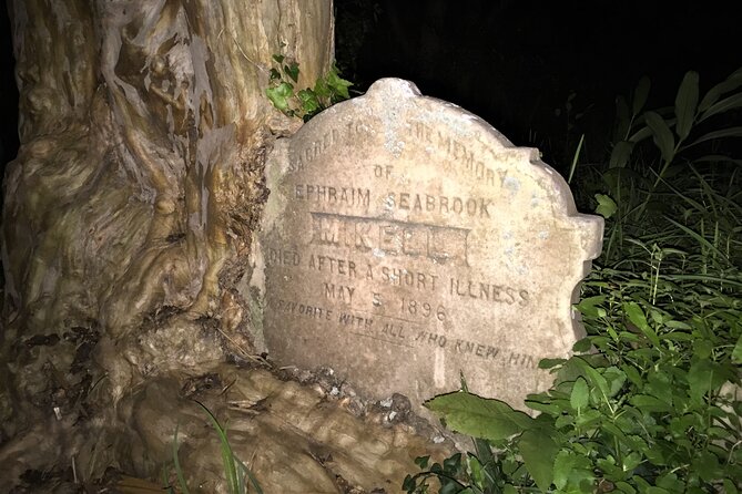 Ghosts of Charleston Night-Time Walking Tour With Unitarian Church Graveyard - Spooky Graveyard Atmosphere