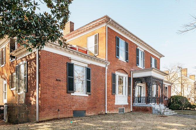 Ghosts of Fredericksburg, Virginia: A Self-Guided Walking Tour - Eerie Ambiance of the Cemetery