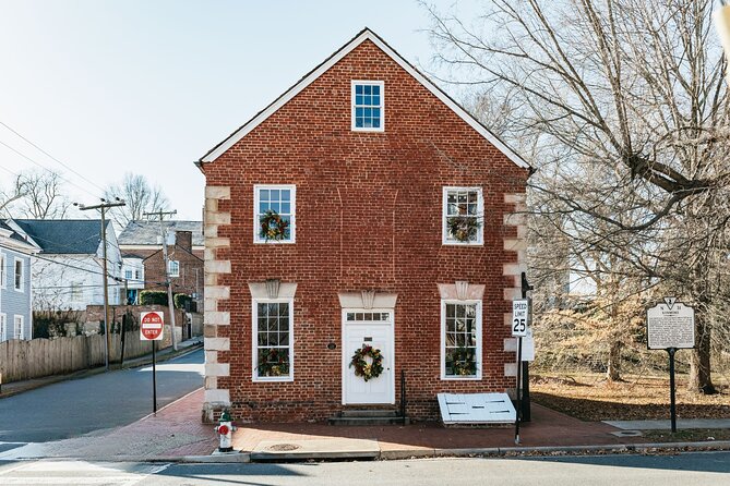 Ghosts of Fredericksburg, Virginia: A Self-Guided Walking Tour - Uncovering Fredericksburgs Ghostly Legends