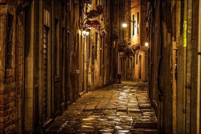 Ghosts of Venice: Castello, Malibran Theater, Cannaregio - Haunting Legends and Unburied Child