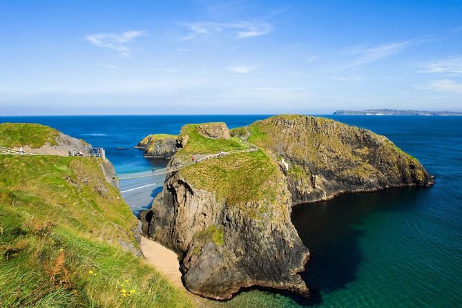 Giants Causeway Full Day Tour From Belfast - Exploring the Giants Causeway