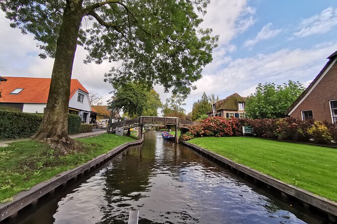 Giethoorn, Afsluitdijk, Zaanse Schans Day Tour Mini VIP Bus Incl. Hotel Pick Up - Afsluitdijk Photographic Opportunity