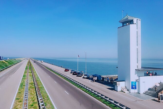 Giethoorn, Afsluitdijk, Zaanse Schans Day Tour Mini VIP Bus Incl. Hotel Pick Up - Boat Cruise in Giethoorn