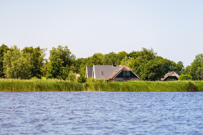 Giethoorn and Afsluitdijk Day Trip From Amsterdam With Boat Trip - Exploring Giethoorn
