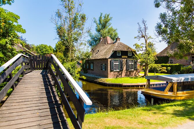 Giethoorn and Afsluitdijk Day Trip From Amsterdam With Boat Trip - Tour Accessibility
