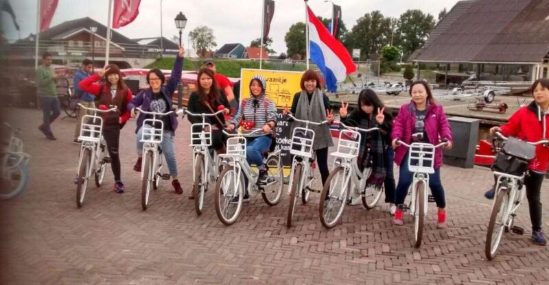 Giethoorn: Bike Rental - Biking Experience