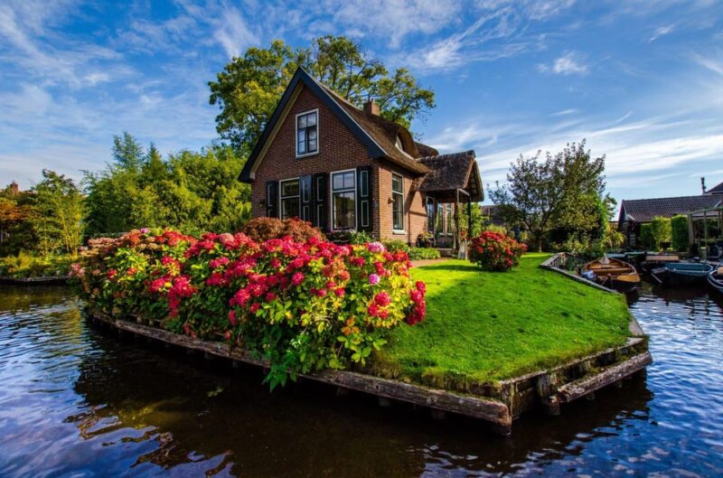 Giethoorn: Canal Cruise (1,5)Village Centre, Old Town & Lake - Key Points