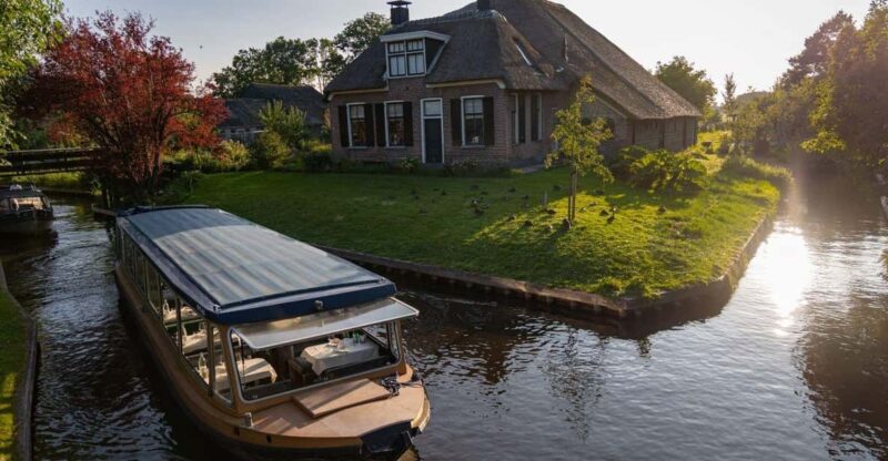 Giethoorn: Canal Cruise (1,5)Village Centre, Old Town & Lake - Customer Feedback