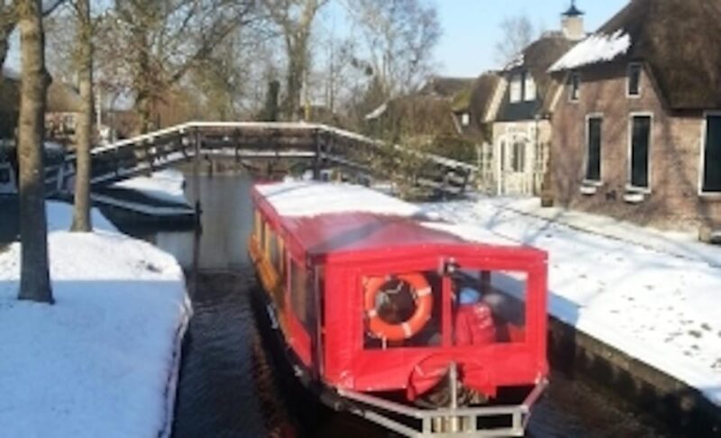 Giethoorn: Canals & Weerribben-Wieden Lake Guided Boat Tour - Experience and Highlights