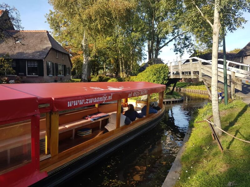 Giethoorn: Canals & Weerribben-Wieden Lake Guided Boat Tour - Customer Reviews and Ratings