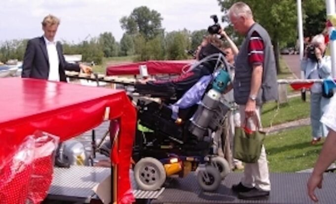 Giethoorn: Canals & Weerribben-Wieden Lake Guided Boat Tour - Payment and Booking Options