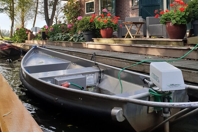 Giethoorn Day Trip From Amsterdam With Small Electric Boat - Boat Tour of Giethoorns Waterways