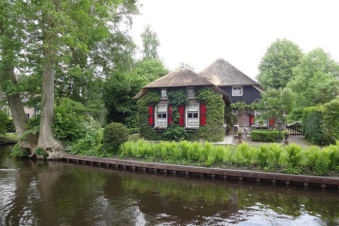 Giethoorn Day Trip From Amsterdam With Small Electric Boat - Free Time in Giethoorn