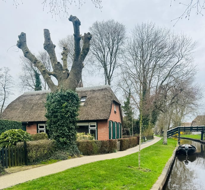 Giethoorn: Exclusive Private Tour of the Dutch Venice - Arrival and Exploration in Giethoorn