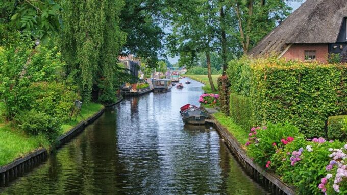 Giethoorn: Exclusive Private Tour of the Dutch Venice - Included Amenities