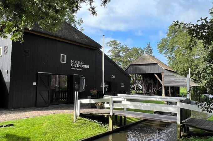 Giethoorn: Highlights & History Self-Guided Walking Tour - Self-Guided Experience Walkthrough