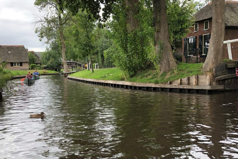 Giethoorn: Luxury Private Boat 2 Hour Tour With Local Guide - Accessibility and Amenities