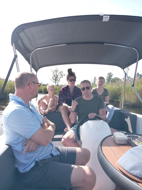 Giethoorn: Private Boat Tour With Free Drinks - Itinerary Details