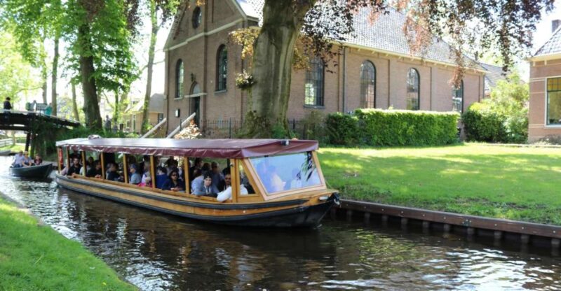 Giethoorn: Private Guided Canal Cruise With Coffee and Tea - Key Points