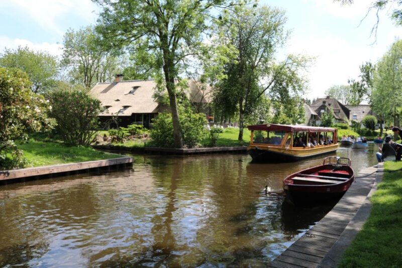 Giethoorn: Private Guided Canal Cruise With Coffee and Tea - Inclusions and Restrictions