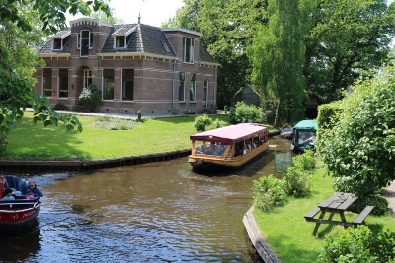 Giethoorn: Private Guided Canal Cruise With Coffee and Tea - Exploring Giethoorns Canals