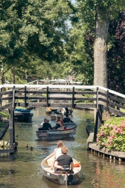 Giethoorn Tour - Included in the Package
