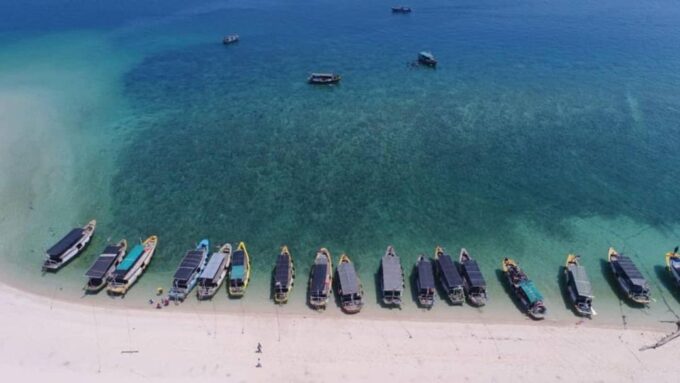 Gili Ketapang: Snorkeling & Local Island Wandering - Relaxation and Local Coffee Tasting