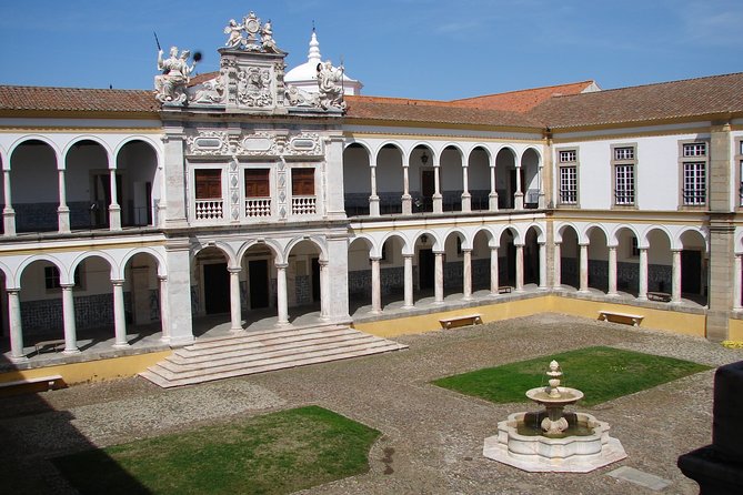 Giraldo Square and City Center Walking Tour of Évora - Local Markets and Historic Homes
