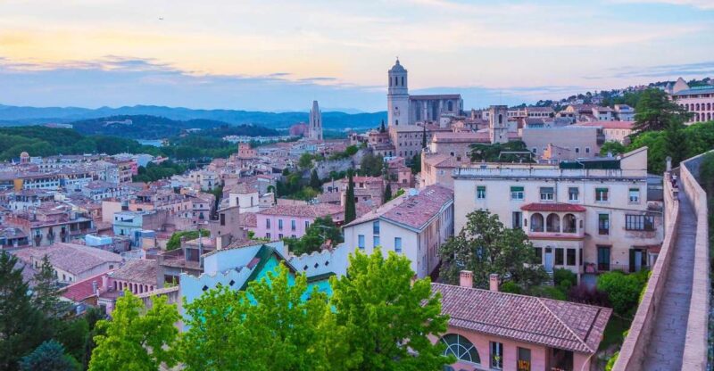 Girona: Guided 2-Hour Walking Tour With Food Tasting - Key Points