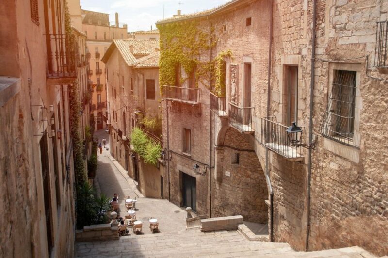 Girona: Guided 2-Hour Walking Tour With Food Tasting - Experience and Learning