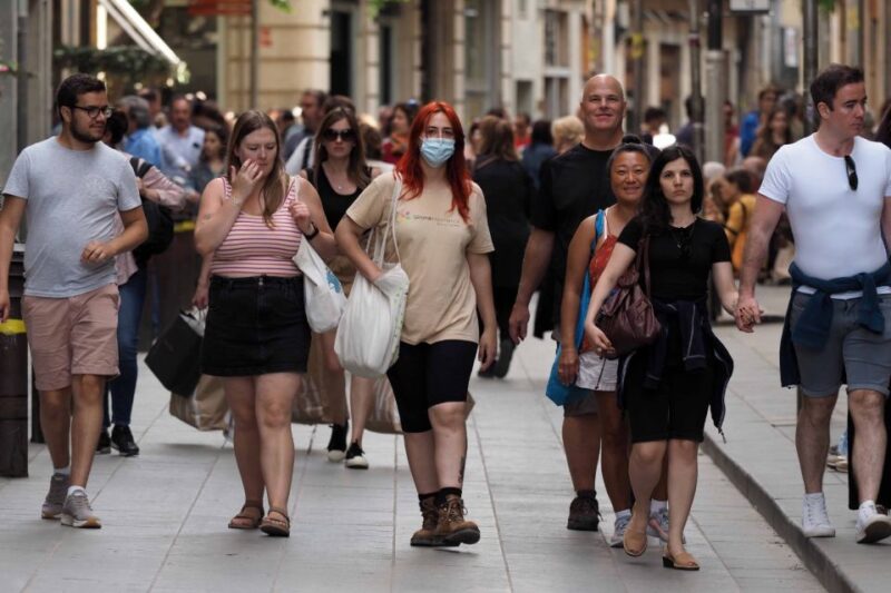 Girona: Guided Walking Tour With Attraction Entry Tickets - Key Points