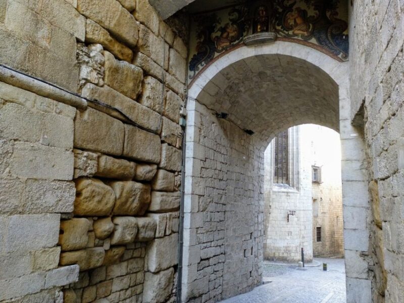 Girona: History and Gastronomy Small Group With Tastings - Strolling Along the Rambla