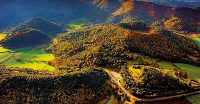 Girona: Volcano Area, Besalú, and Banyoles Lake Tour - Exploring Besalús Medieval Heritage