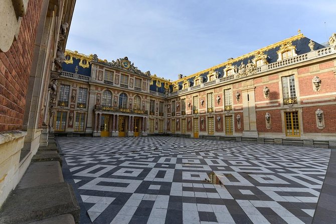 Giverny and Versailles Private Full-Day Tour - Visiting the Palace of Versailles