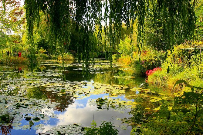 Giverny and Versailles Small Group Day Trip From Paris With Lunch - Tour Itinerary