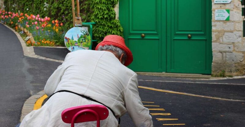 Giverny: Monet's House and Gardens Skip-the-Line Tour - Exploring Monets Masterfully Curated Grounds