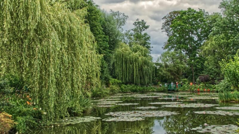 Giverny: Private Guided Walking Tour With Monets House - Insights Into Monets Life