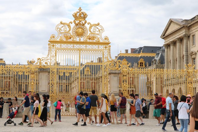 Givernys House & Gardens Plus Versailles Palace Day Trip With Lunch From Paris - Musical Fountain Show