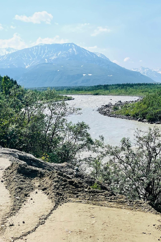 Glacial Lake, Waterfall and Rainforest. Beauty of Turnagain! - Beluga Point and Its Wildlife Encounters