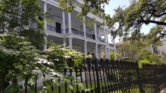 Glamorous Garden District Tour - Experiencing New Orleans Architecture