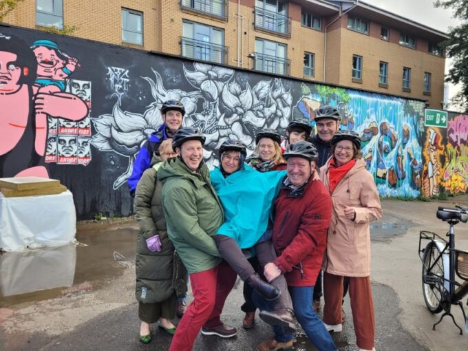 Glasgow: City Highlights Guided Bike Tour With Snacks - Meeting and Start Location