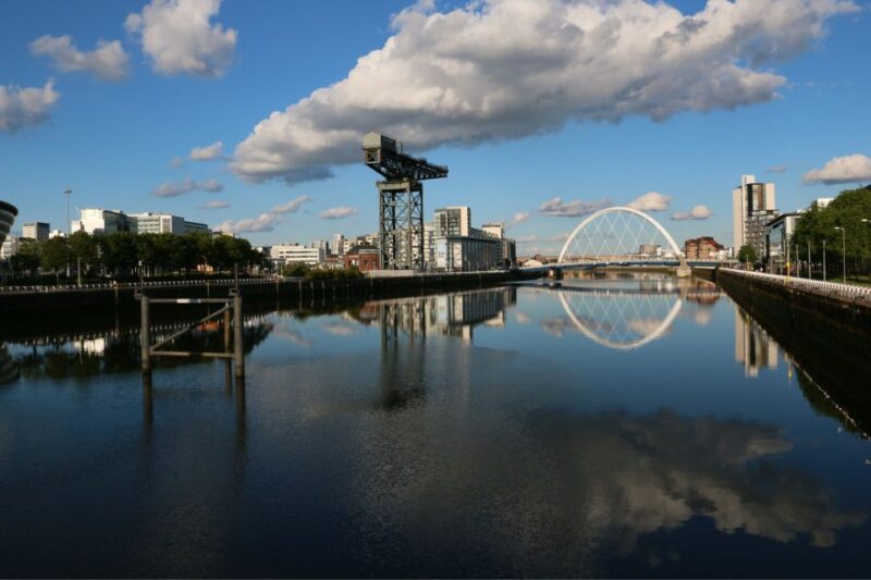 Glasgow: First Discovery Walk and Reading Walking Tour - Interactive Phone App Navigation