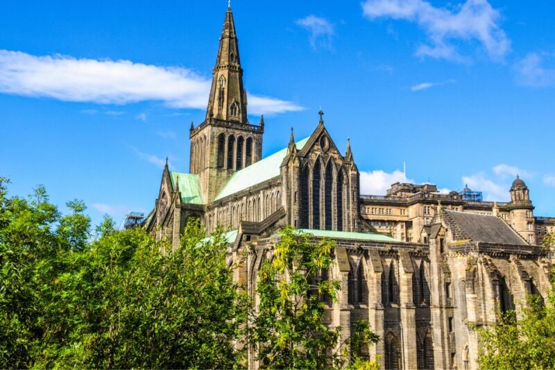Glasgow: First Discovery Walk and Reading Walking Tour - Reading Stories and Legends