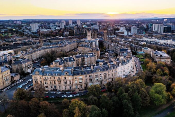 Glasgow: First Discovery Walk and Reading Walking Tour - Requirements and Recommendations