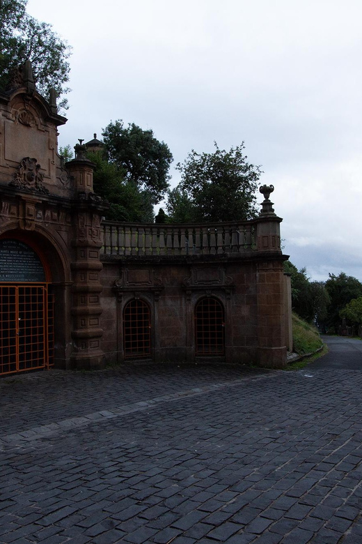 Glasgow: Ghouls, Ghosts & Gruesome Tales Guided Walking Tour - Itinerary Highlights