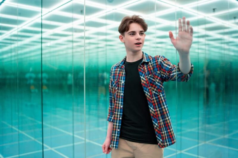 Glass Maze - What the Experience Entails