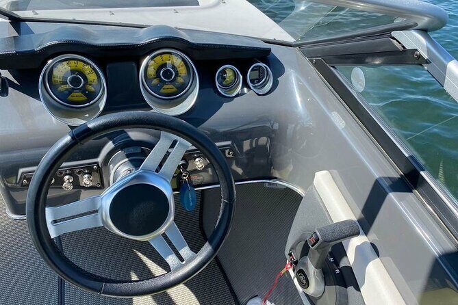 Glastron Boat Rental - The Value Proposition and Who Will Love This